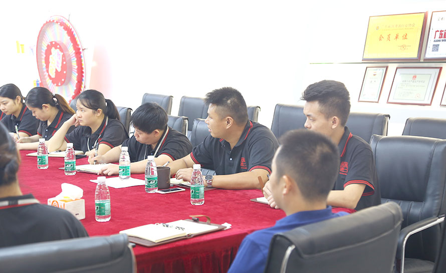 多功能厅早会